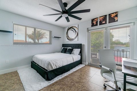 House in Miami, Florida 4 bedrooms, 185.8 sq.m. № 1861331 - photo 12