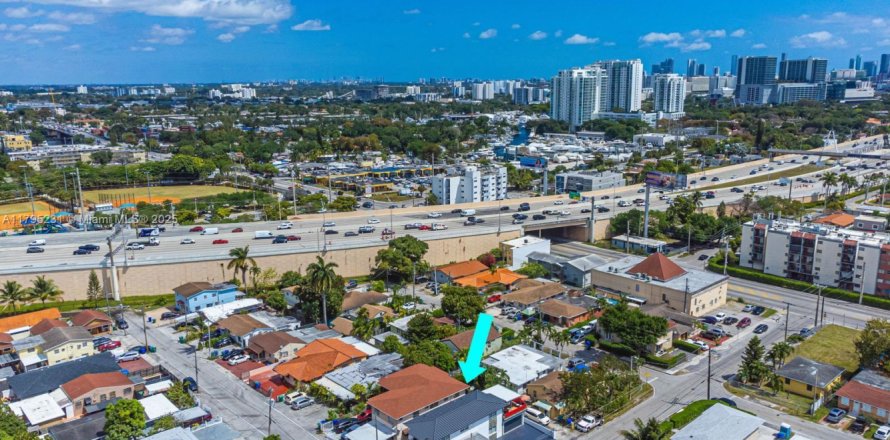 House in Miami, Florida 4 bedrooms, 185.8 sq.m. № 1861331