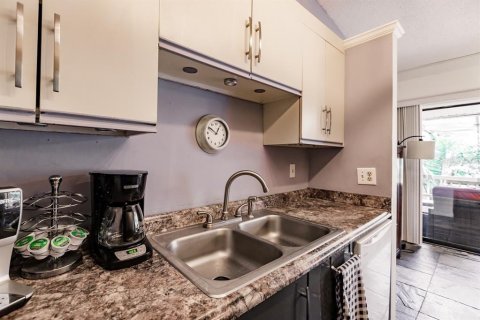 Condo in Sarasota, Florida, 1 bedroom  № 1597682 - photo 7