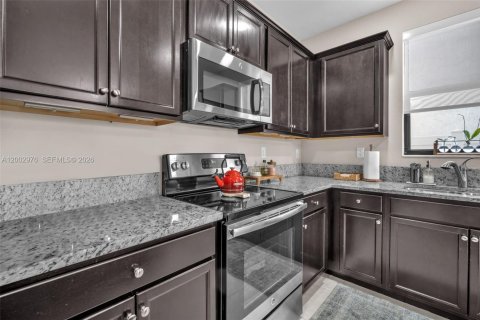 Condominio en venta en Hialeah, Florida, 4 dormitorios, 234.86 m2 № 2069190 - foto 26