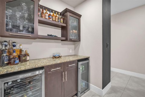 Condominio en venta en Hialeah, Florida, 4 dormitorios, 234.86 m2 № 2069190 - foto 30