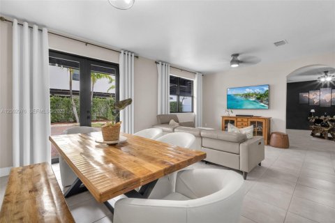 Condominio en venta en Hialeah, Florida, 4 dormitorios, 234.86 m2 № 2069190 - foto 16