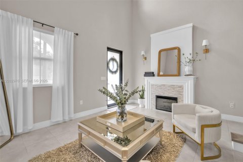 Condominio en venta en Hialeah, Florida, 4 dormitorios, 234.86 m2 № 2069190 - foto 6