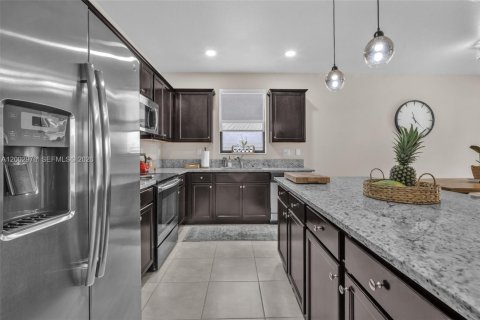 Condominio en venta en Hialeah, Florida, 4 dormitorios, 234.86 m2 № 2069190 - foto 27