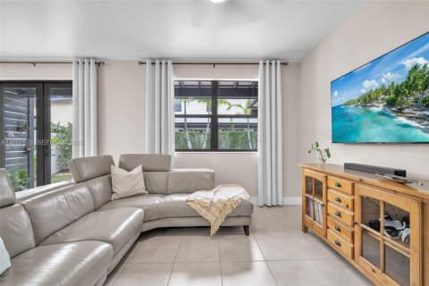 Condominio en venta en Hialeah, Florida, 4 dormitorios, 234.86 m2 № 2069190 - foto 10