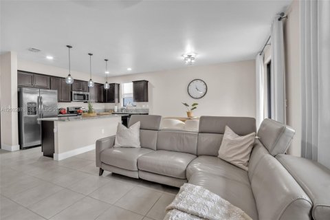 Condominio en venta en Hialeah, Florida, 4 dormitorios, 234.86 m2 № 2069190 - foto 15