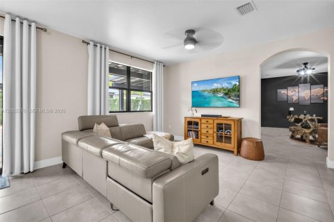 Condominio en venta en Hialeah, Florida, 4 dormitorios, 234.86 m2 № 2069190 - foto 13
