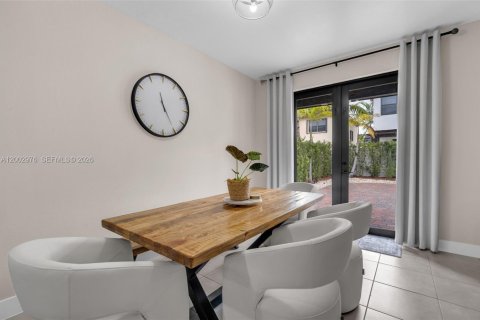 Condominio en venta en Hialeah, Florida, 4 dormitorios, 234.86 m2 № 2069190 - foto 17