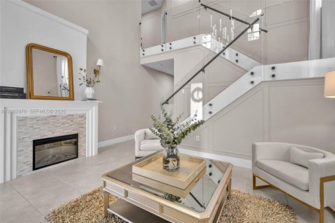 Condominio en venta en Hialeah, Florida, 4 dormitorios, 234.86 m2 № 2069190 - foto 5