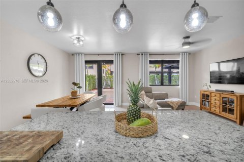 Condominio en venta en Hialeah, Florida, 4 dormitorios, 234.86 m2 № 2069190 - foto 21