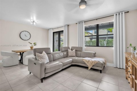 Condominio en venta en Hialeah, Florida, 4 dormitorios, 234.86 m2 № 2069190 - foto 14