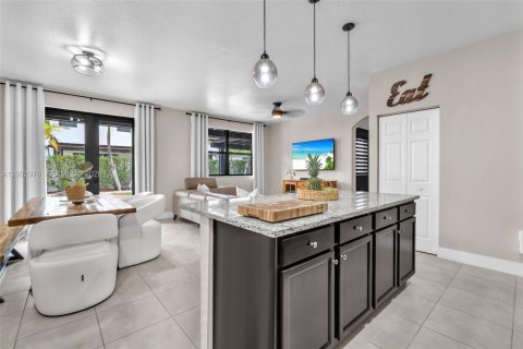 Condominio en venta en Hialeah, Florida, 4 dormitorios, 234.86 m2 № 2069190 - foto 20