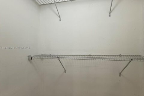 Casa en venta en Hialeah, Florida, 4 dormitorios, 126.81 m2 № 1996491 - foto 9