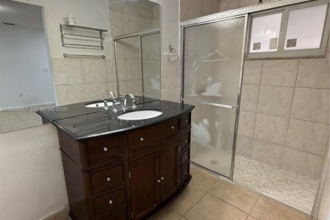 Casa en venta en Hialeah, Florida, 4 dormitorios, 126.81 m2 № 1996491 - foto 30