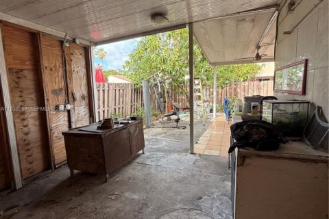 Casa en venta en Hialeah, Florida, 4 dormitorios, 126.81 m2 № 1996491 - foto 26