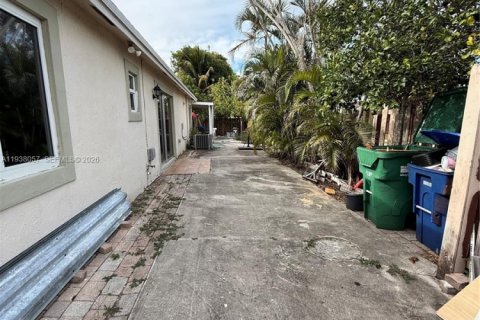 Casa en venta en Hialeah, Florida, 4 dormitorios, 126.81 m2 № 1996491 - foto 28