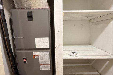 Casa en venta en Hialeah, Florida, 4 dormitorios, 126.81 m2 № 1996491 - foto 22