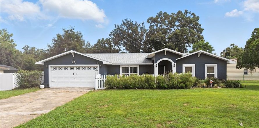 House in Dade City, Florida 4 bedrooms, 273.13 sq.m. № 1788978