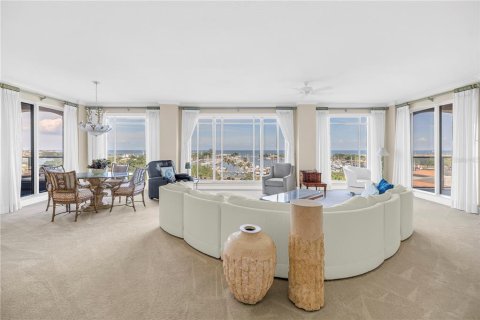 Condominio en venta en Saint Petersburg, Florida, 3 dormitorios, 255.48 m2 № 2222464 - foto 2