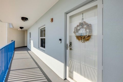 Condo in New Smyrna Beach, Florida, 3 bedrooms  № 2094958 - photo 2