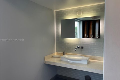 Copropriété à louer à Sunny Isles Beach, Floride: 3 chambres, 195.65 m2 № 1875586 - photo 13