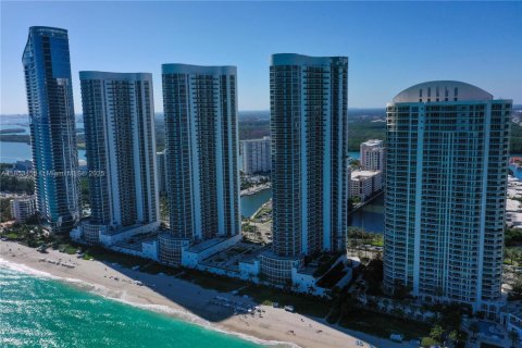 Copropriété à louer à Sunny Isles Beach, Floride: 3 chambres, 195.65 m2 № 1875586 - photo 3