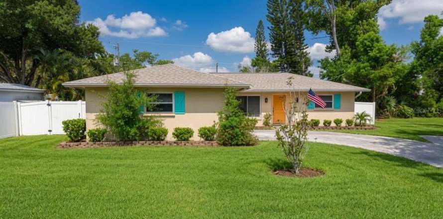 House in Venice, Florida 2 bedrooms, 132.76 sq.m. № 2226893