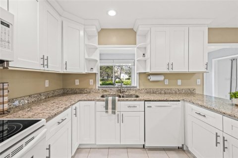 Condo in Sun City Center, Florida, 2 bedrooms  № 1826711 - photo 14