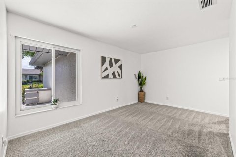 Condo in Sun City Center, Florida, 2 bedrooms  № 1826711 - photo 7