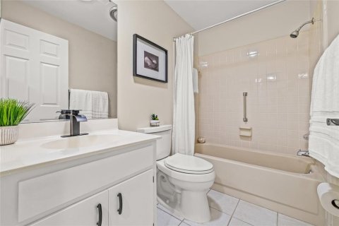 Condo in Sun City Center, Florida, 2 bedrooms  № 1826711 - photo 24
