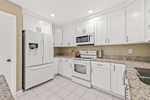 Condo in Sun City Center, Florida, 2 bedrooms  № 1826711 - photo 13