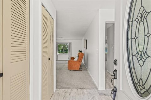 Condo in Sun City Center, Florida, 2 bedrooms  № 1826711 - photo 4