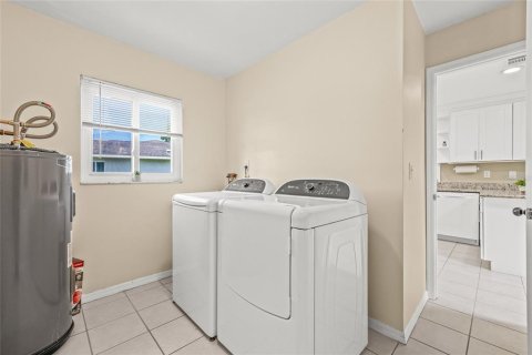Condo in Sun City Center, Florida, 2 bedrooms  № 1826711 - photo 25