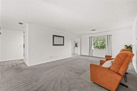 Condo in Sun City Center, Florida, 2 bedrooms  № 1826711 - photo 5