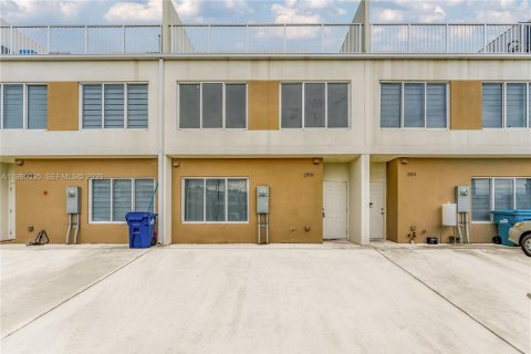 Таунхаус в Хомстед, Флорида 4 спальни, 133.22м2 № 2046275