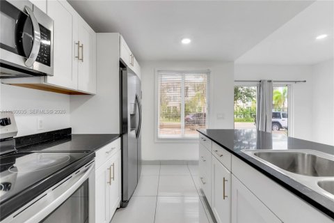 Купить таунхаус в Хомстед, Флорида 4 спальни, 133.22м2, № 2046275 - фото 10