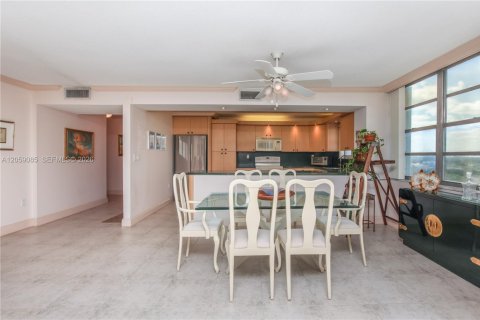 Купить кондоминиум в Авентура, Флорида 2 спальни, 120.77м2, № 2169036 - фото 6