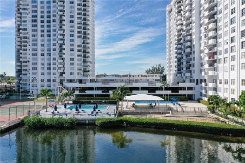 Купить кондоминиум в Авентура, Флорида 2 спальни, 120.77м2, № 2169036 - фото 16
