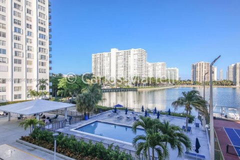 Купить кондоминиум в Авентура, Флорида 2 спальни, 120.77м2, № 2169036 - фото 12