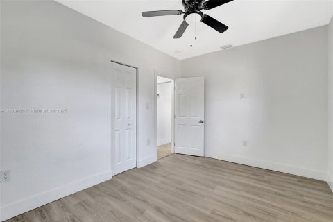 House in Miami, Florida 2 bedrooms, 78.04 sq.m. № 1745933 - photo 23
