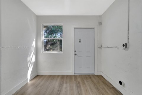 House in Miami, Florida 2 bedrooms, 78.04 sq.m. № 1745933 - photo 19