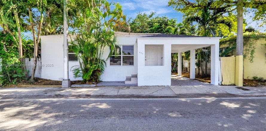 House in Miami, Florida 2 bedrooms, 78.04 sq.m. № 1745933