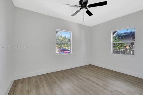 House in Miami, Florida 2 bedrooms, 78.04 sq.m. № 1745933 - photo 22