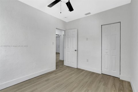 House in Miami, Florida 2 bedrooms, 78.04 sq.m. № 1745933 - photo 27