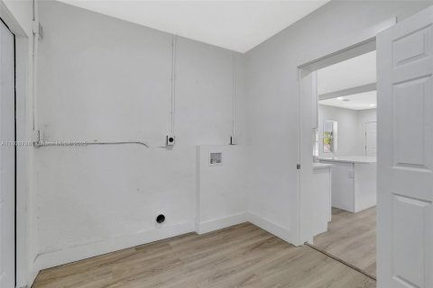 House in Miami, Florida 2 bedrooms, 78.04 sq.m. № 1745933 - photo 20