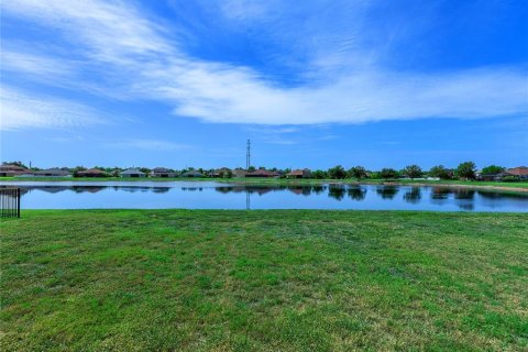 House in Parrish, Florida 4 bedrooms, 213.49 sq.m. № 2157870 - photo 28
