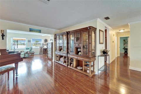 House in Sun City Center, Florida 2 bedrooms, 193.05 sq.m. № 2413411 - photo 8