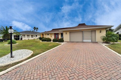 House in Sun City Center, Florida 2 bedrooms, 193.05 sq.m. № 2413411 - photo 2