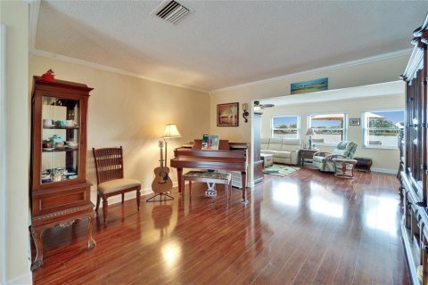 House in Sun City Center, Florida 2 bedrooms, 193.05 sq.m. № 2413411 - photo 9