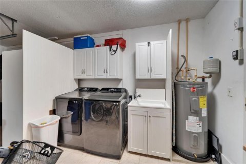 House in Sun City Center, Florida 2 bedrooms, 193.05 sq.m. № 2413411 - photo 20